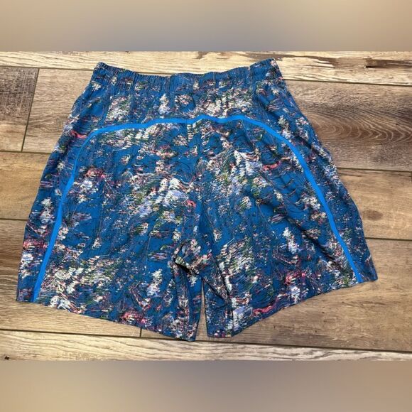 Lululemon Pace Breaker Short Linerless Classic Fit
Floral blue multi - Picture 6 of 7